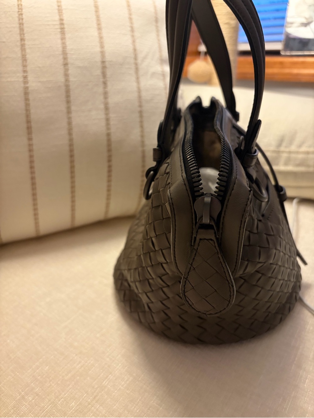 authentic Bottega Veneta Intrecciato Leather handle bag - Picture 14 of 16